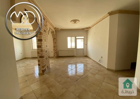 شقق للبيع طابق أخير مع روف في أجمل مواقع ضاحية الرشيد مساحات 220م  240م مع تراسات امكانية الأقساط 