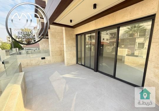 شقة أرضية دوبلكس للبيع حي الصحابة مساحة 220م مع ترس 50م تشطيبات ديكورات فاخرة جديدة لم تسكن