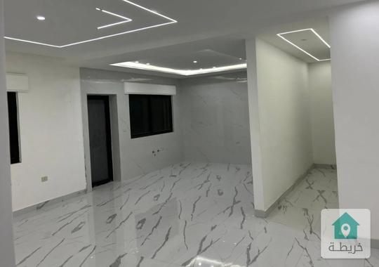 شقة مميزة ب 69 الف مقابل عمان ويفز طريق المطار تشطيب فخم 