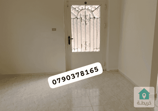 شقه للايجار او البيع  ارضيه مع ترس وحديثه للجادين 
