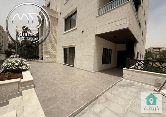 شقق أرضي وشبه أرضي فاخرة للبيع في أجمل مواقع جبل عمان مساحات 200م  210م مع تراسات و حدائق بأسعار مم