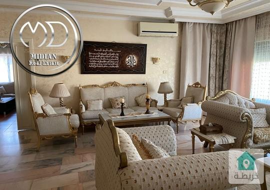 شقة مفروشة للايجار الجاردنز مساحة 180م طابق ثالث تشطيبات و فرش سوبر ديلوكس بسعر مميز
