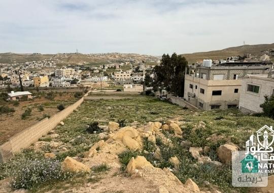 قطعة أرض للبيع مساحتها 915 متر على شارع 16 متر بالقرب من جميع الخدمات 