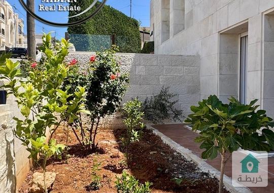 فيلا مميزة للبيع في دابوق مساحة 750م مع مسبح وتراسات وحدائق تشطيبات و ديكورات فاخرة اطلالة رائعة