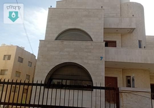 فيلا للبيع الجندويل قرب مؤسسه السلامحي هاديء