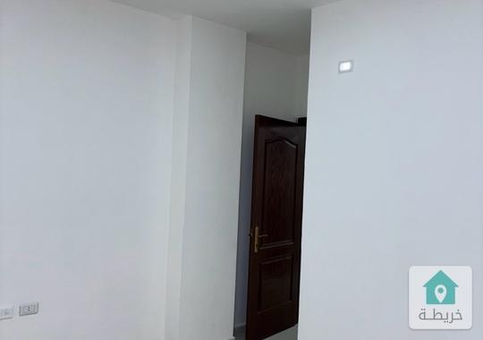 شقة طابق أرضي مع ترس للبيع 