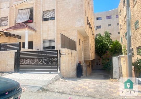 شقة للبيع طابق شبة أرضي ١٠٠متر مدخل خاص جبل الزهور السعر مغري 