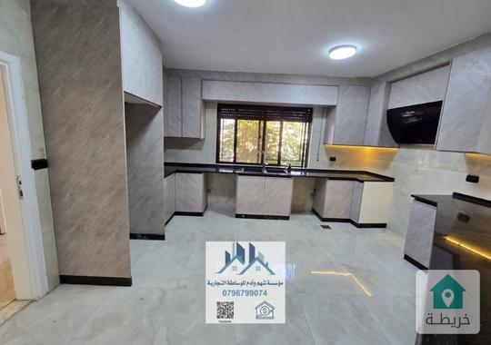 ڤيلا طابقين مميزه فارغه للايجار تجاري/ سكني