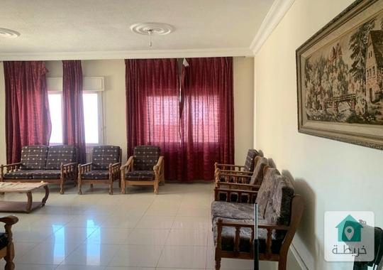 بسعر مغري شقه يمكن تحويلها 3 استوديهات شارع الجامعه للبيع