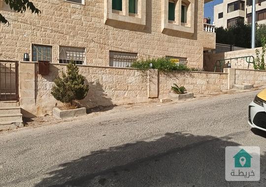 شقة ارضية للبيع او الايجار بحديقة كبيرة على امتداد الشقة كاملة و تمتلك والخصوصية والمساحة الخارجية