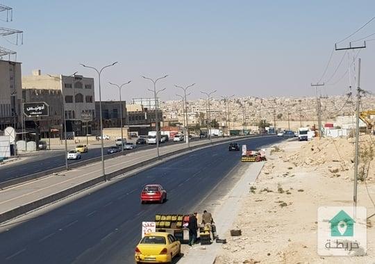 للبيع قطعتين ارض تجاري على اتوستراد عمان الزرقاءمساحة كل قطعة 500 متر 