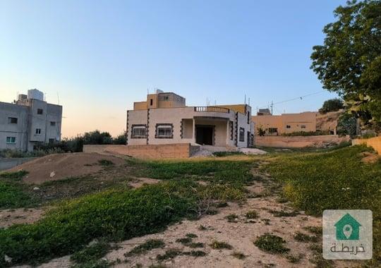 لقطة منزلين للبيع على ارض 2دنم في قرية ابو نصير 